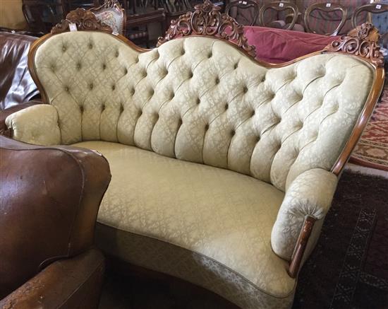 Carved walnut spoonback settee, with cabriole legs